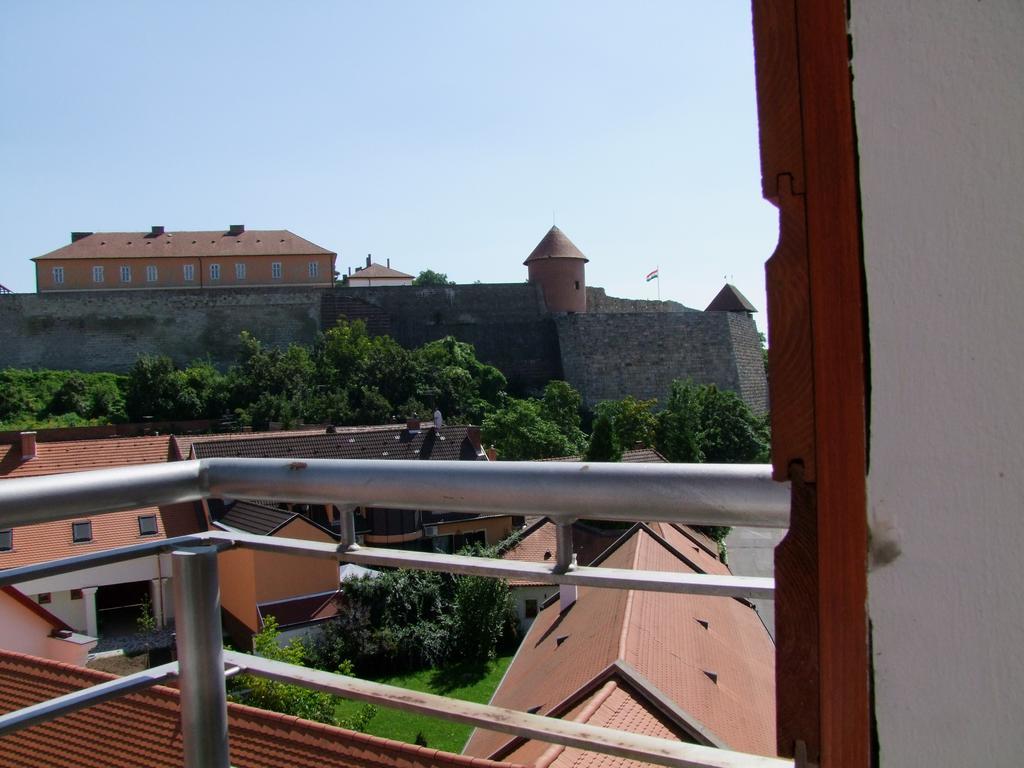 Minaret Apartman Eger Pokój zdjęcie